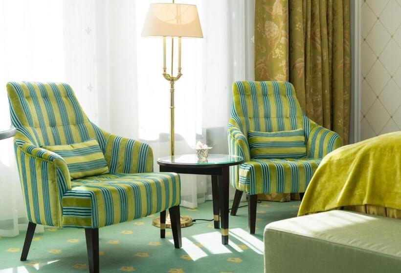 اتاق سوپریور, Bristol