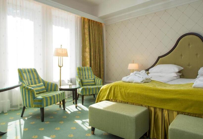 اتاق سوپریور, Bristol