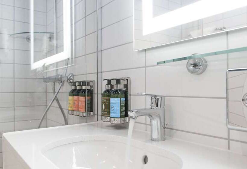 اتاق سوپریور, Bristol