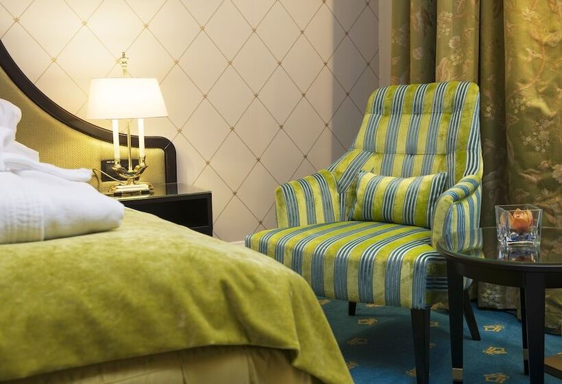 اتاق سوپریور, Bristol