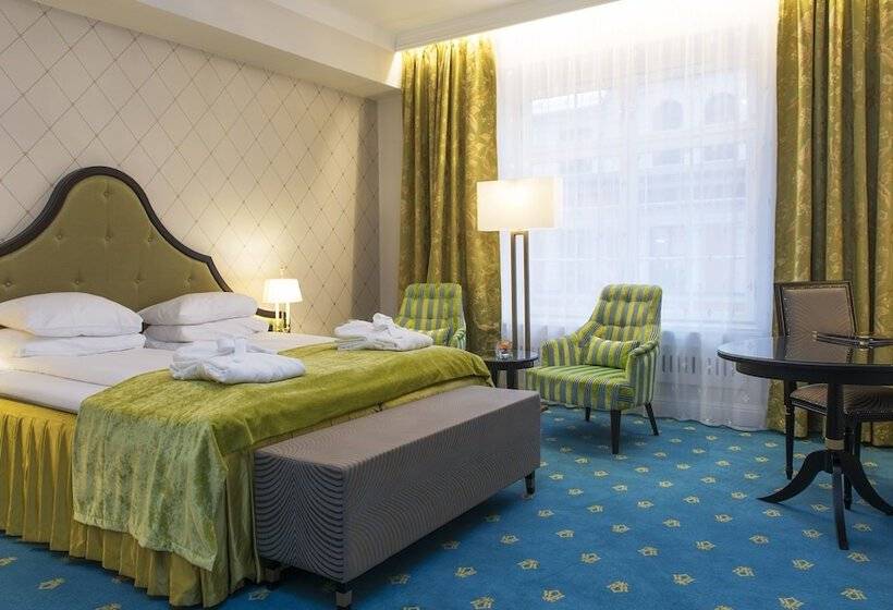 اتاق سوپریور, Bristol