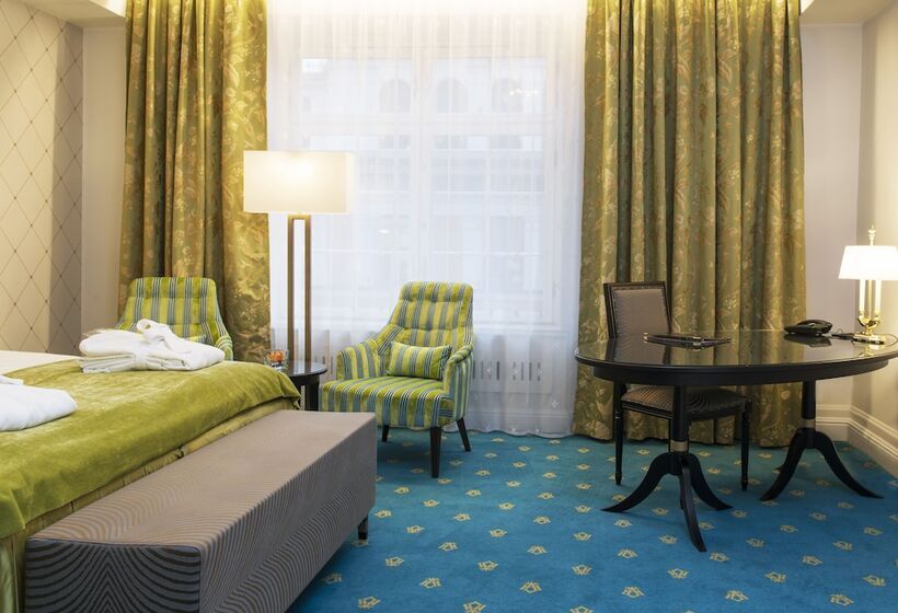 اتاق سوپریور, Bristol