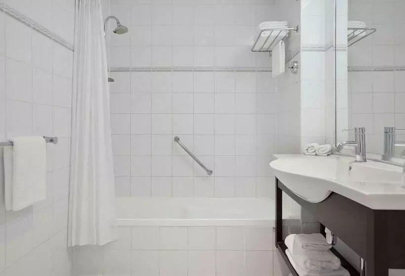 キングサイズベッドのスーペリアルーム, Novotel Rotorua Lakeside