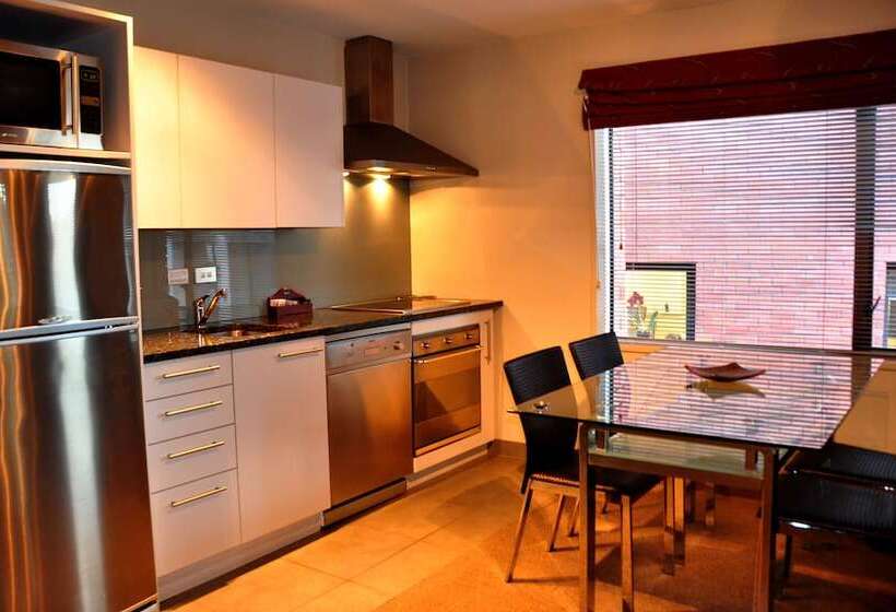 2 베드룸 이그제큐티브 아파트, St James Apartments