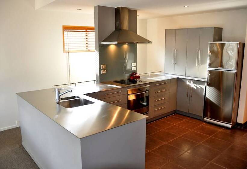 آپارتمان مدیریتی 3 خوابه, St James Apartments