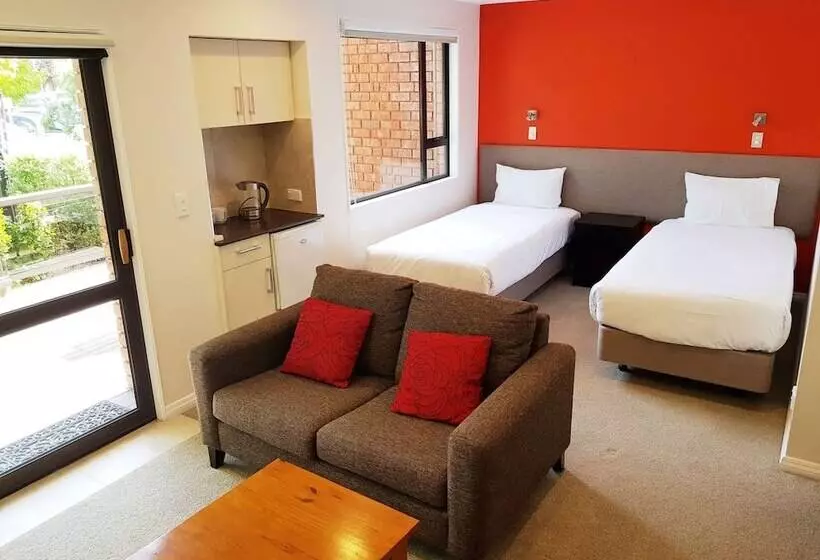 2ベッドルームのテニメントハウス, St James Apartments