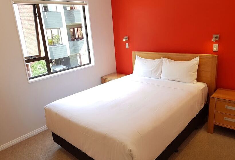 خانه ردیفی 2 خوابه, St James Apartments