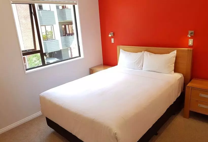2ベッドルームのテニメントハウス, St James Apartments