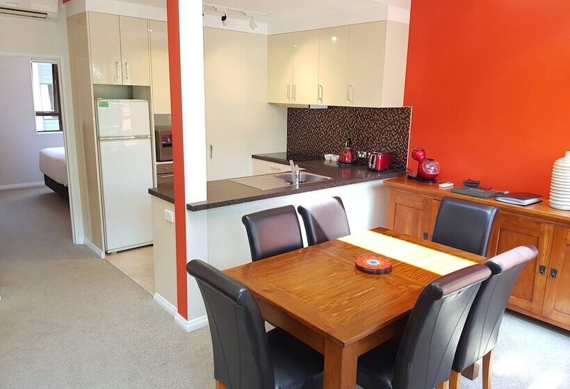 خانه ردیفی 2 خوابه, St James Apartments