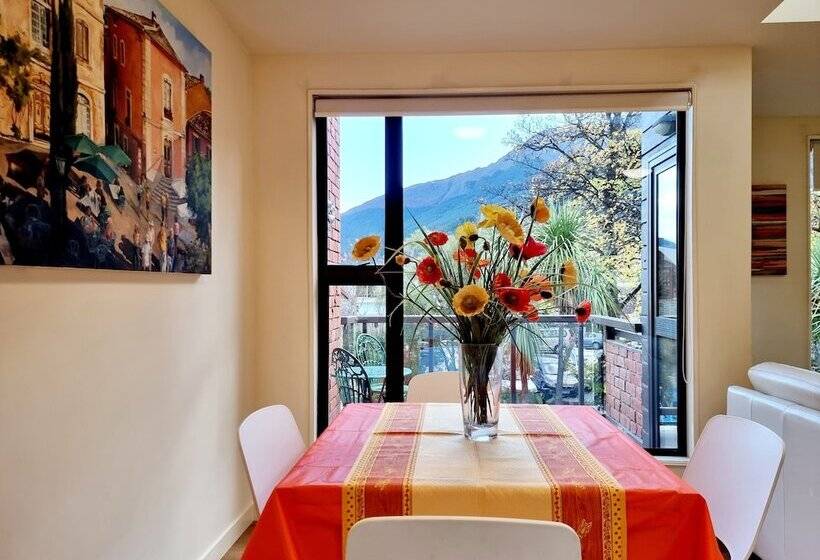 2 베드룸 연립 주택, St James Apartments