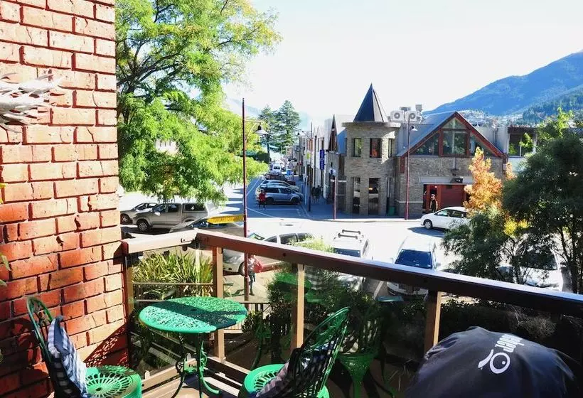 2ベッドルームのテニメントハウス, St James Apartments