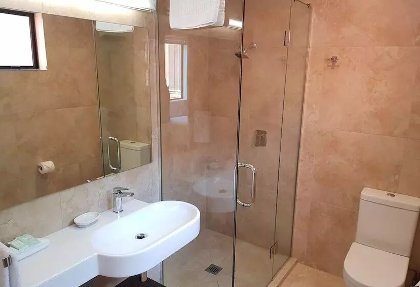 2ベッドルームのテニメントハウス, St James Apartments