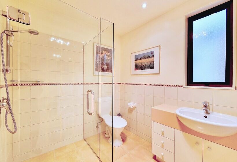 خانه ردیفی 2 خوابه, St James Apartments