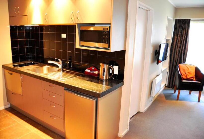 스탠다드 스튜디오, St James Apartments