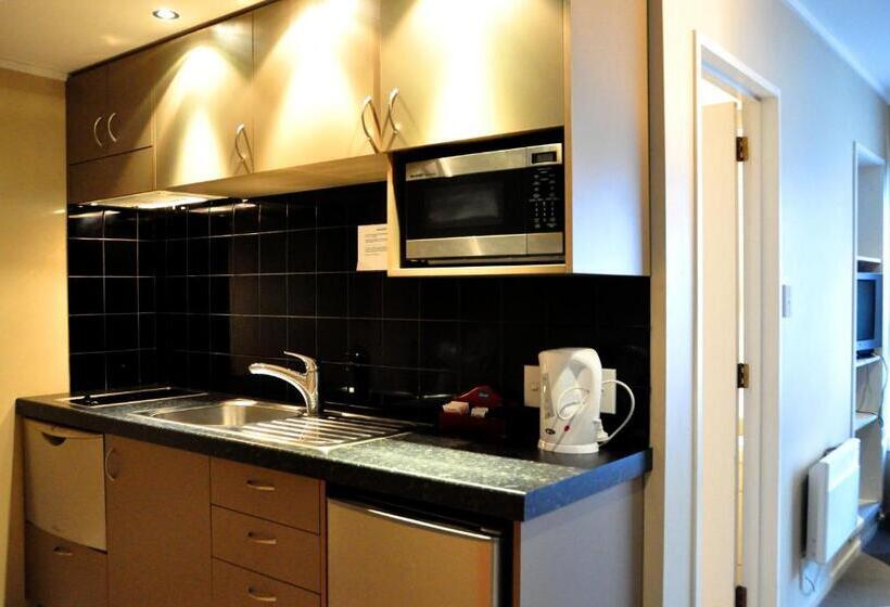 استودیوی استاندارد, St James Apartments