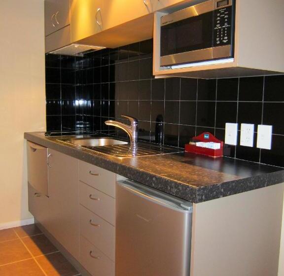 استودیوی استاندارد, St James Apartments