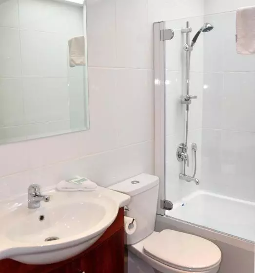 エクゼクティブアパートメントの3ベッドルーム, St James Apartments