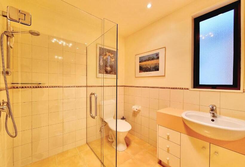 خانه ردیفی 2 خوابه, St James Apartments