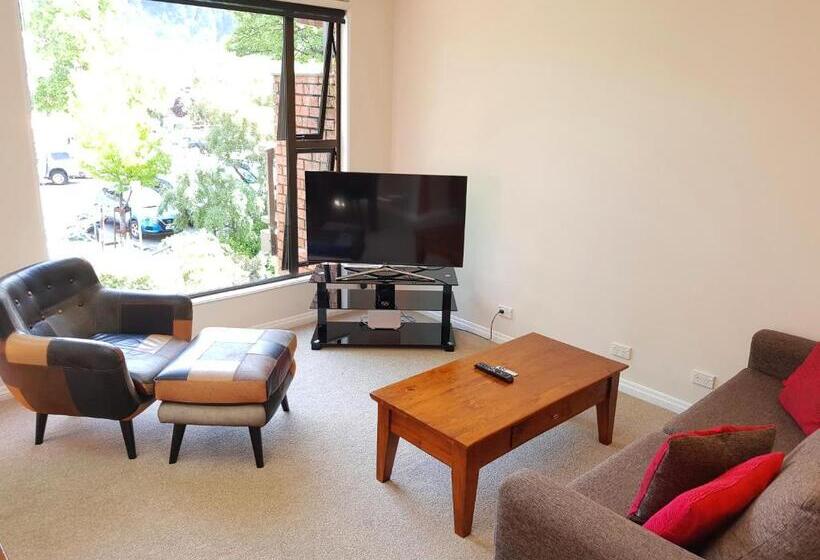 خانه ردیفی 2 خوابه, St James Apartments