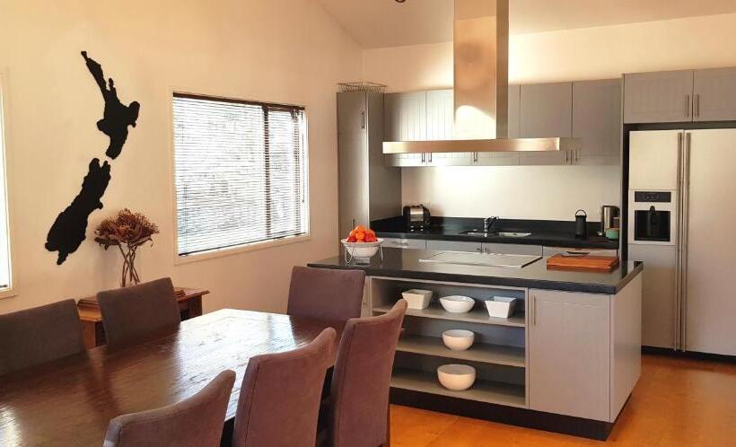 آپارتمان دلوکس 3 خوابه, St James Apartments