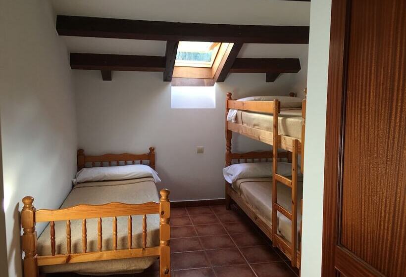 غرفة قياسية ثلاثية, Albergue Cabrales   Hostel