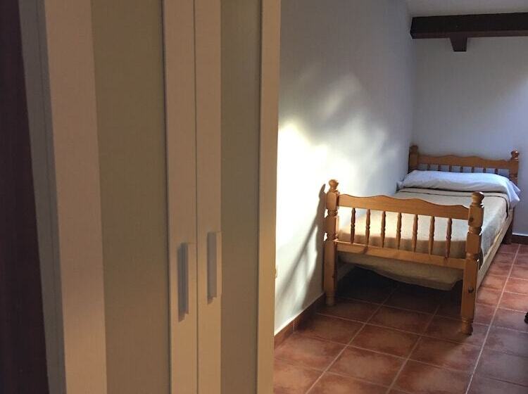 غرفة قياسية ثلاثية, Albergue Cabrales   Hostel