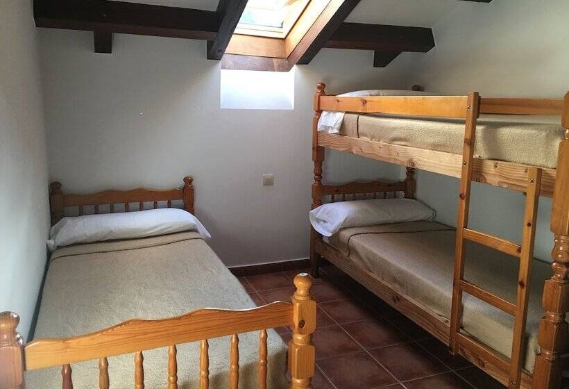 غرفة قياسية ثلاثية, Albergue Cabrales   Hostel
