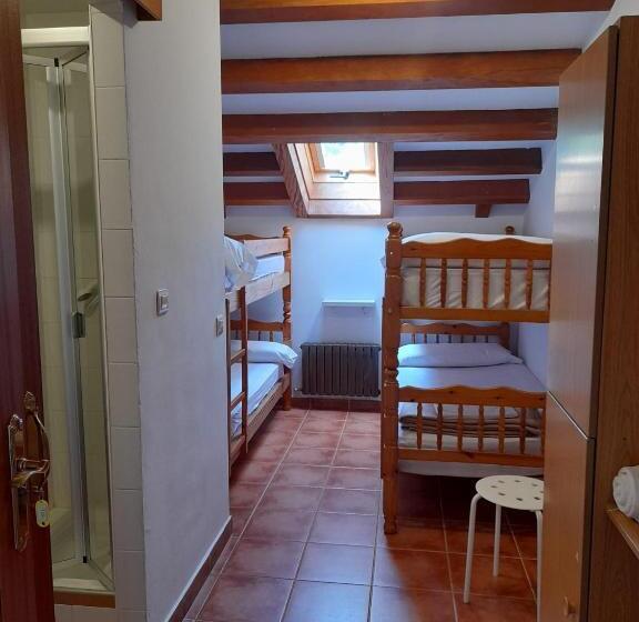 غرفة قياسية ثلاثية, Albergue Cabrales   Hostel