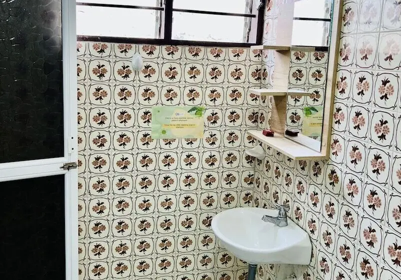 スタンダードルーム, Hostal Liwa Kashi