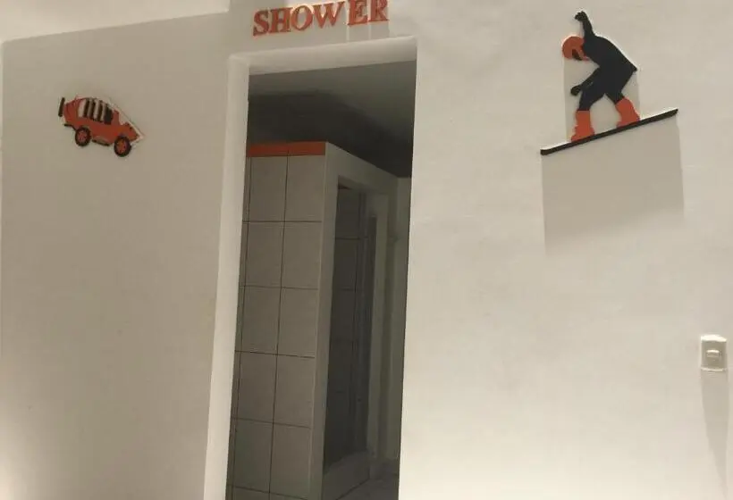 ルームシェアのワンベッド, Paracas Backpackers House