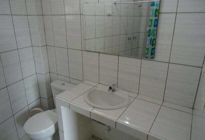 سرير فى غرفة مشتركه, Paracas Backpackers House