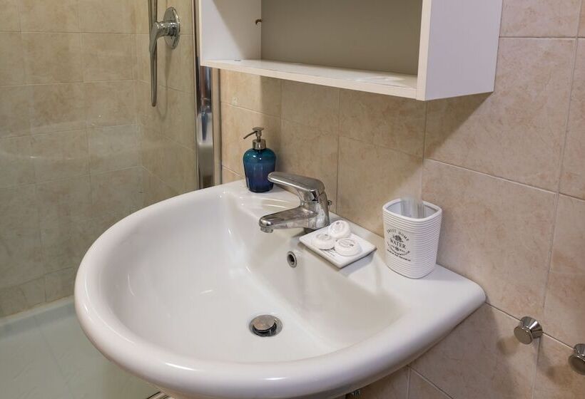 اتاق راحتی سه تخته, B&b Central Station