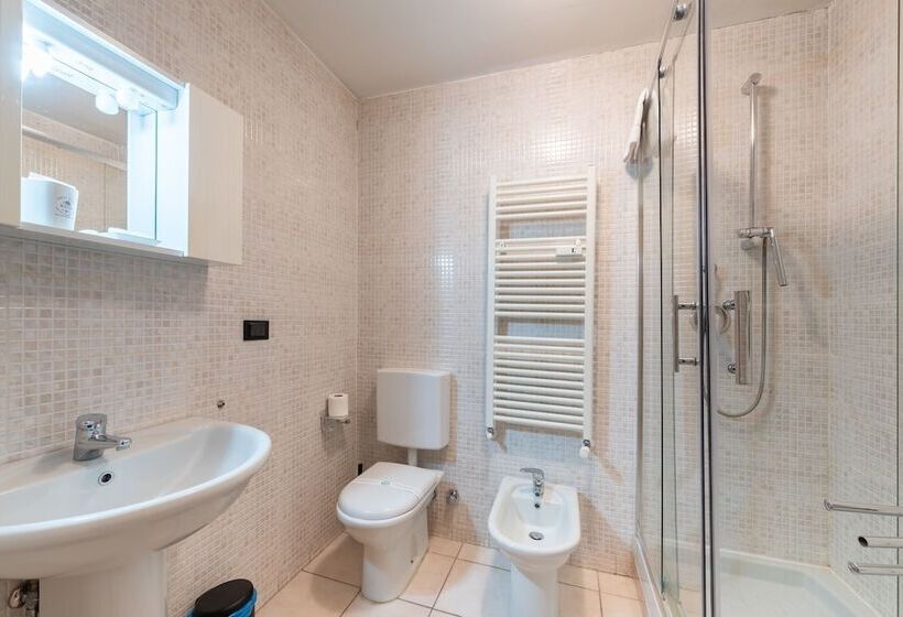 اتاق خانوادگی, B&b Central Station