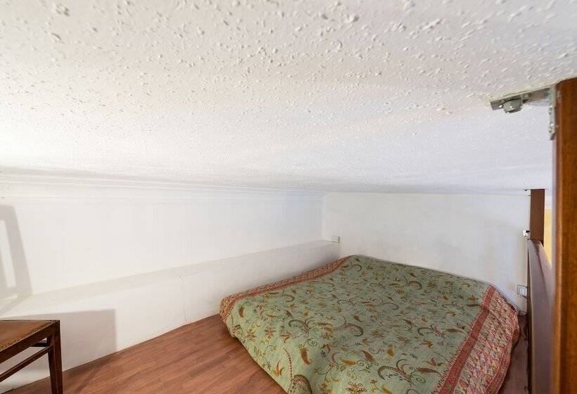 اتاق خانوادگی, B&b Central Station