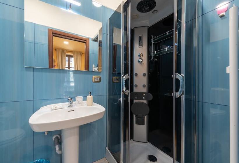 اتاق استاندارد سه نفره, B&b Central Station