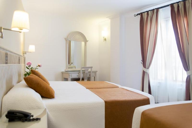 اتاق لوکس سه تخته, B&b Central Station