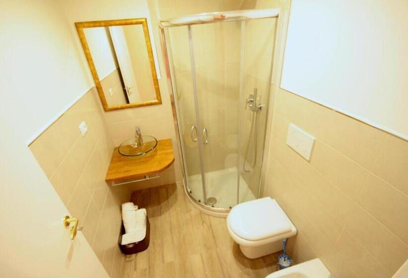 Standard room with outdoor bath, B&b I Portici Di Sottoripa