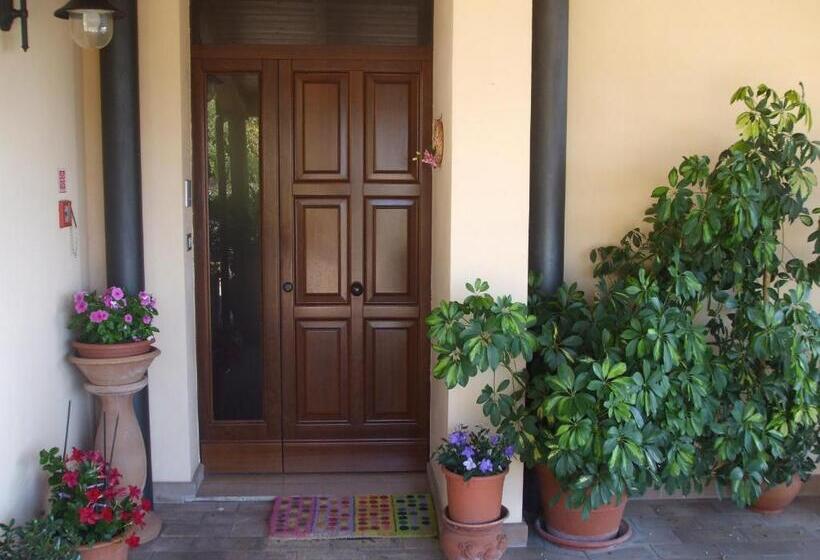 اتاق استاندارد با چشم‌انداز باغ, Camere Ramaccia