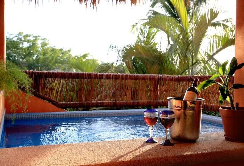 Люкс Премиум Вид на Бассейн, Villa Carolina Boutique Hotel Adults Only