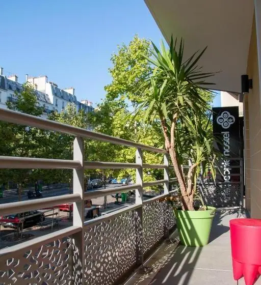 اتاق سوپریور با بالکن, The People Paris Bercy