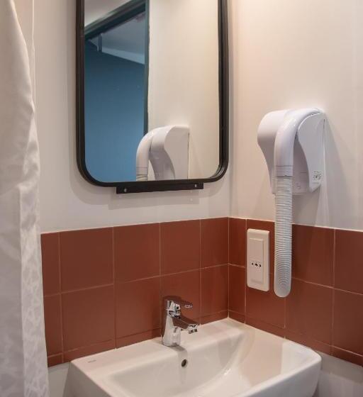 Comfort room with balcony, The People  Paris Bercy