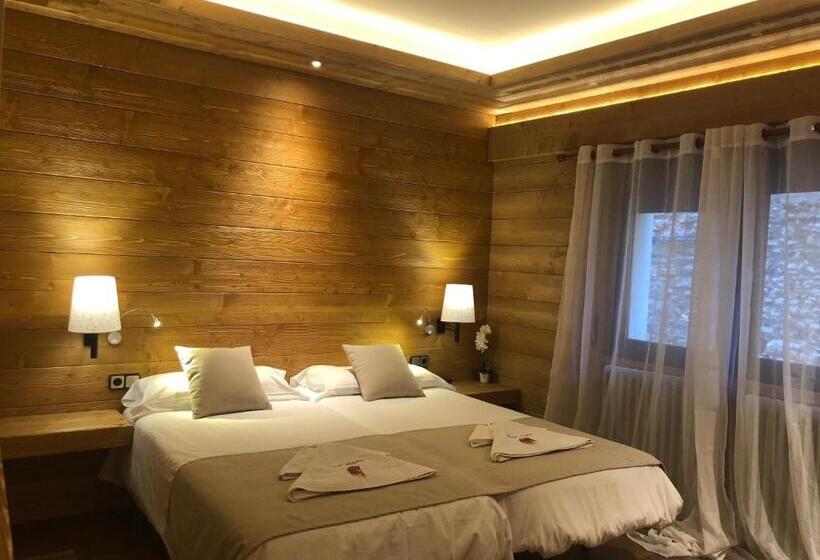 스탠다드 트리플 룸, Hostal Piteus