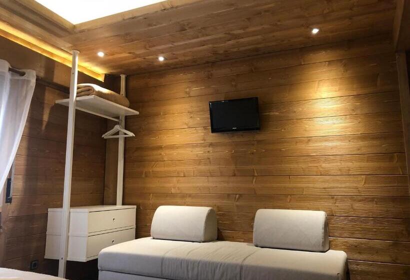 스탠다드 트리플 룸, Hostal Piteus