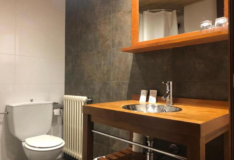 스탠다드 트리플 룸, Hostal Piteus