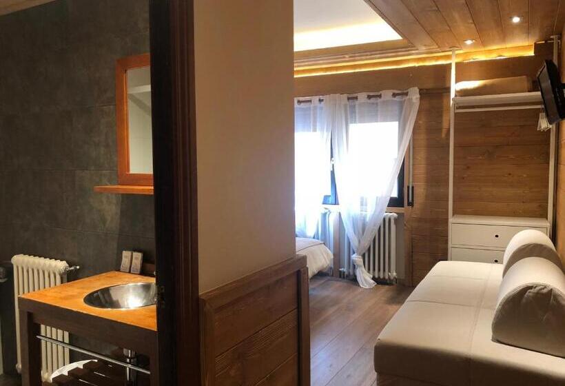 스탠다드 트리플 룸, Hostal Piteus