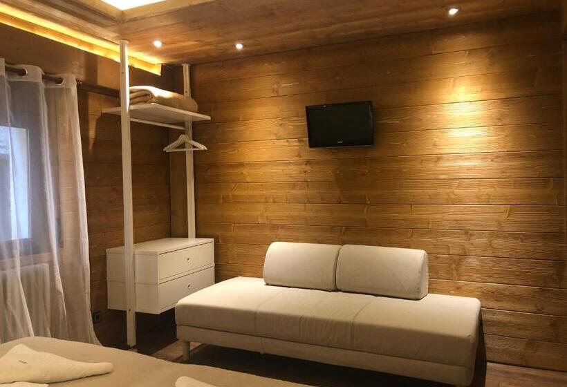 스탠다드 트리플 룸, Hostal Piteus