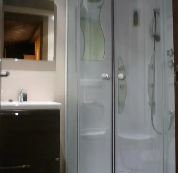 Huoneisto 2 Makuuhuonetta, Hostal Piteus