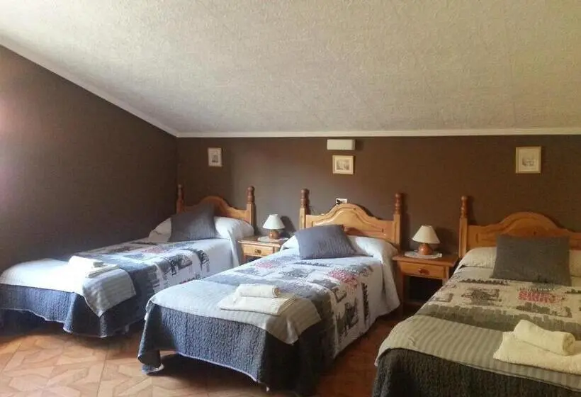 スタンダードトリプルルーム, Hostal La Collada De Aralla