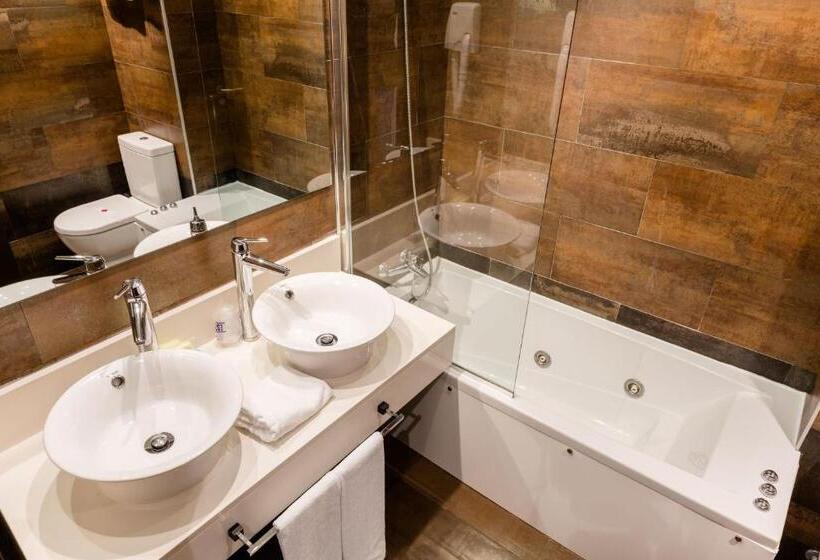 غرفة قياسية مزوَّدة بتراس, Hospedium Hotel Los Periquitos