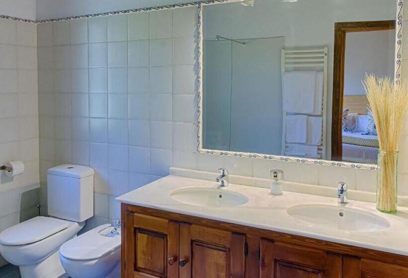 اتاق سوپریور, Sabina